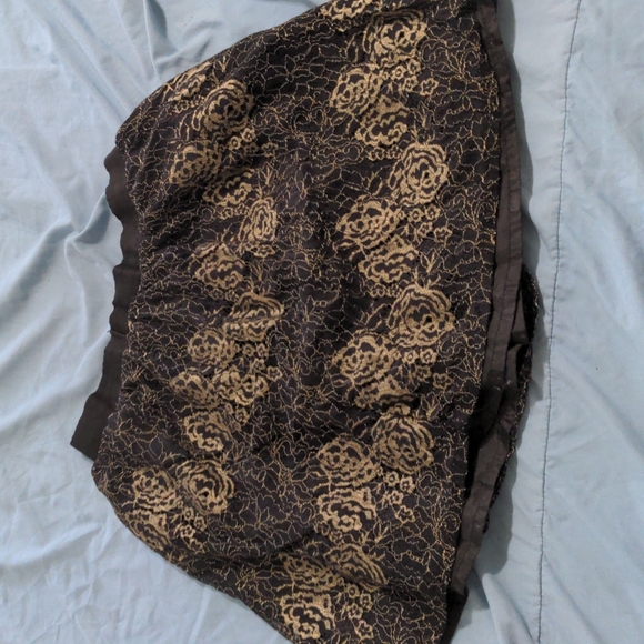 Black and gold skirt - Picture 2 of 2